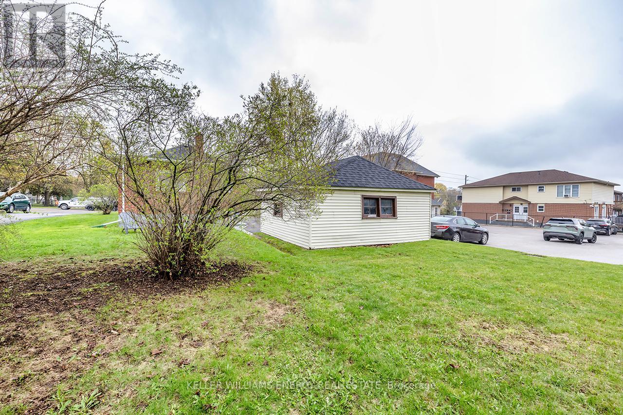 739 KING STREET W - 34