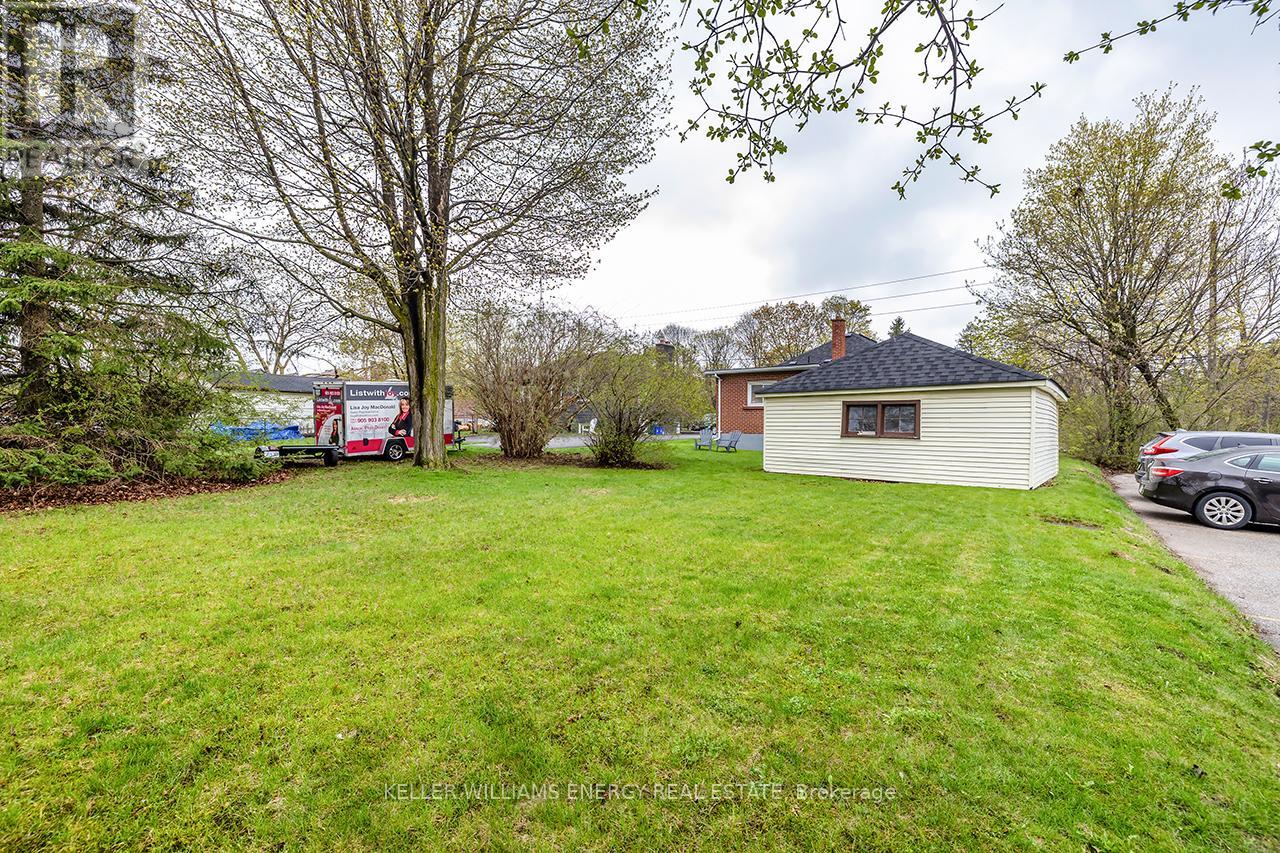 739 KING STREET W - 37