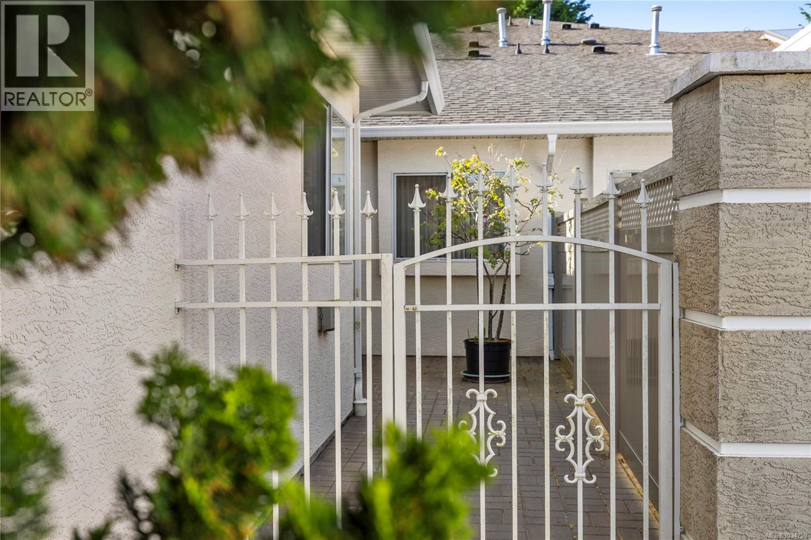 128 Ocean Walk Dr - 2