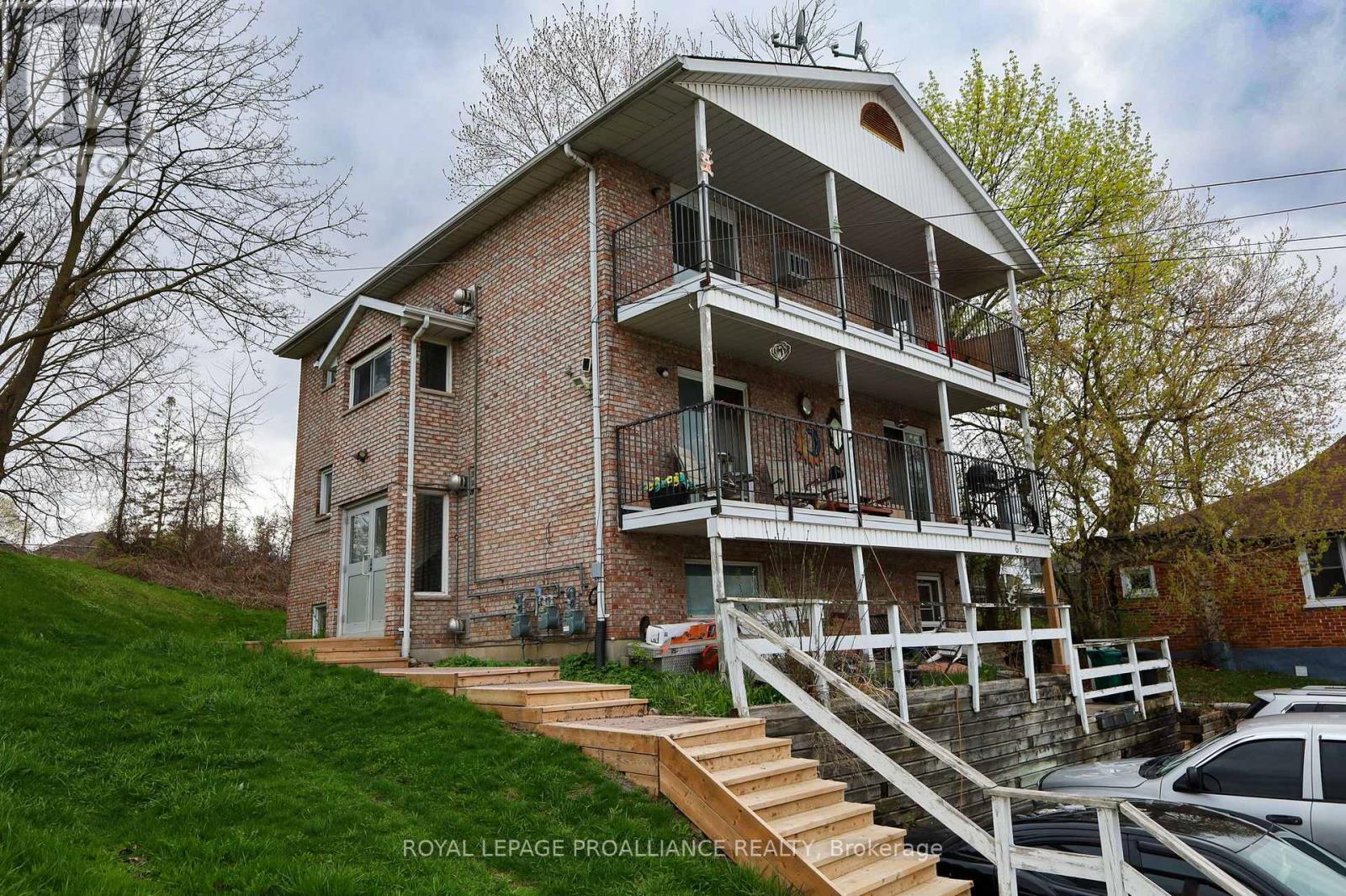 60 WALLBRIDGE CRESCENT - 1