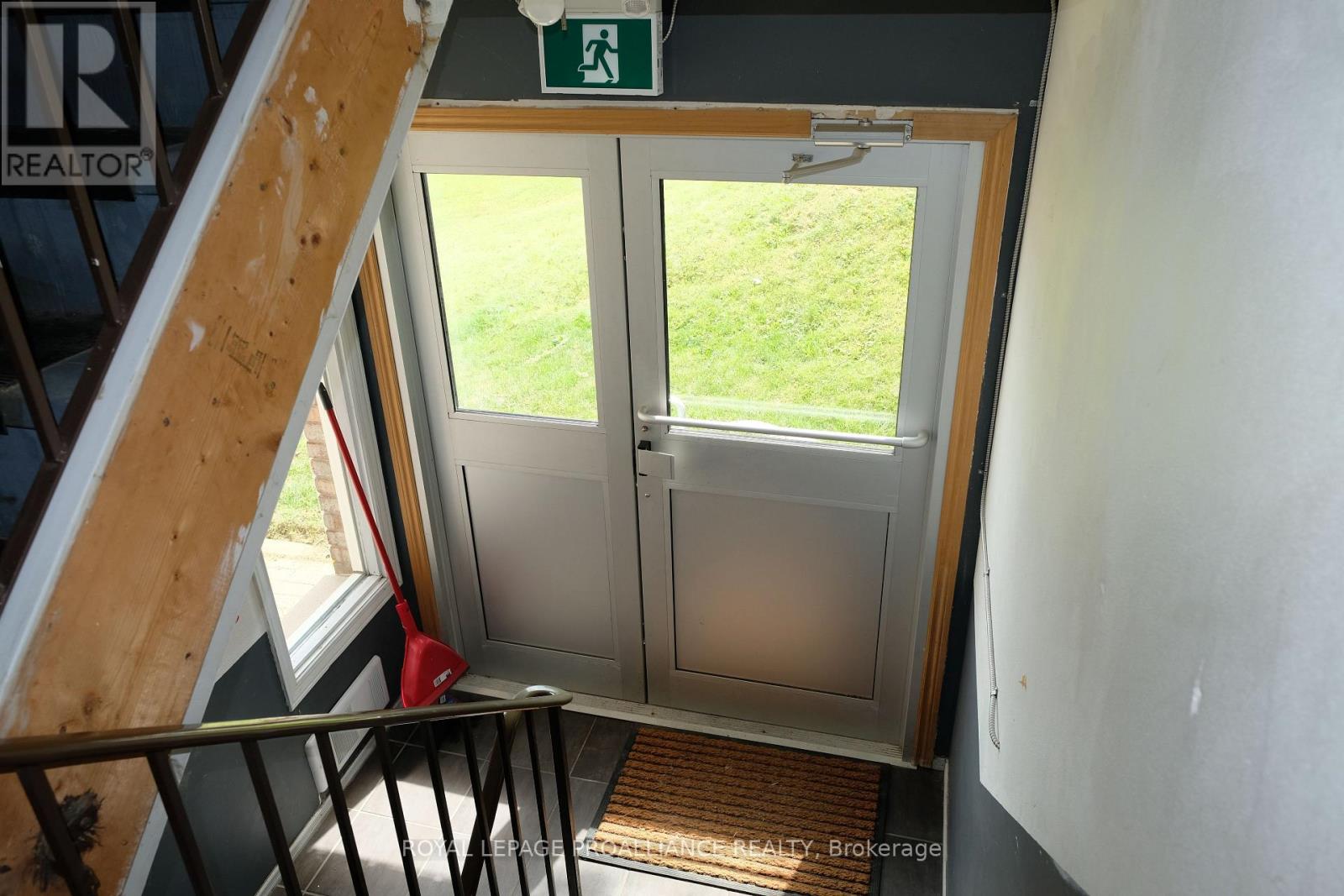 60 WALLBRIDGE CRESCENT - 18