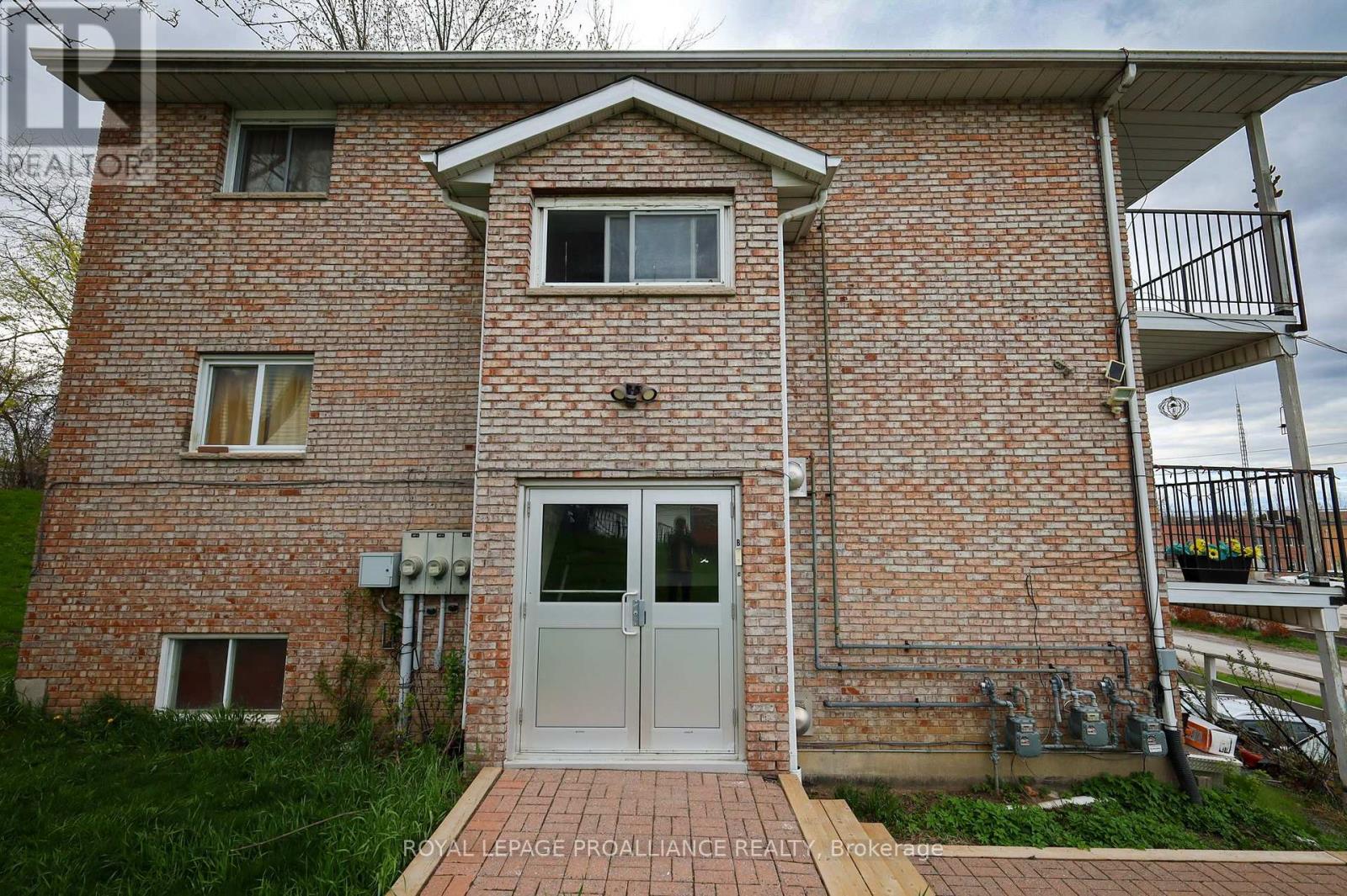 60 WALLBRIDGE CRESCENT - 2