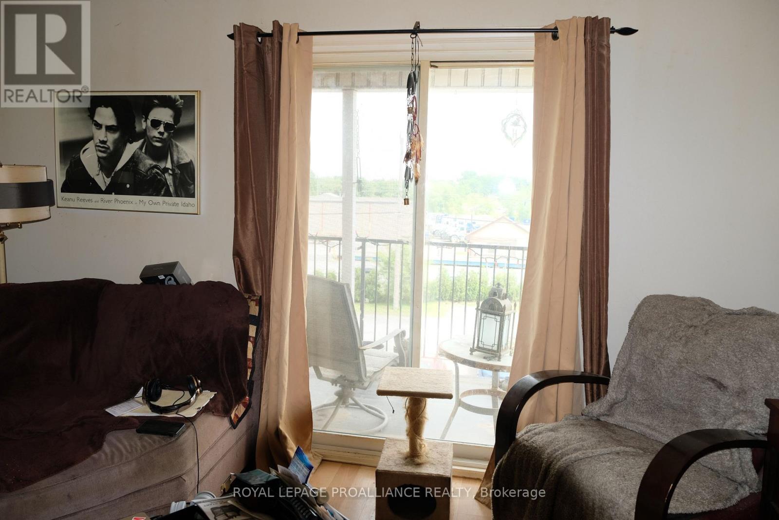 60 WALLBRIDGE CRESCENT - 25