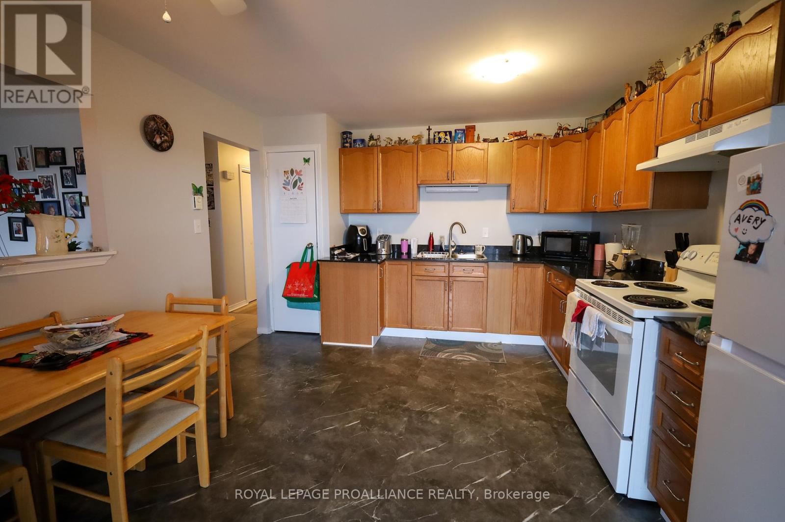 60 WALLBRIDGE CRESCENT - 30