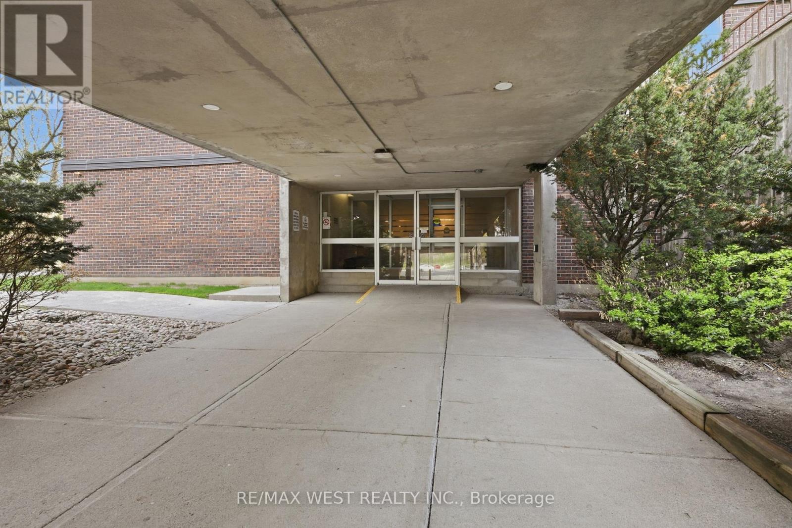 #401 1275 MARKHAM ROAD - 38
