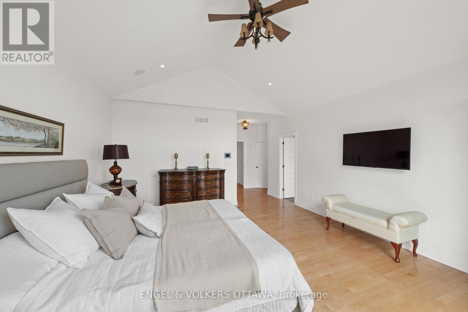 25 WINDING WAY - 18