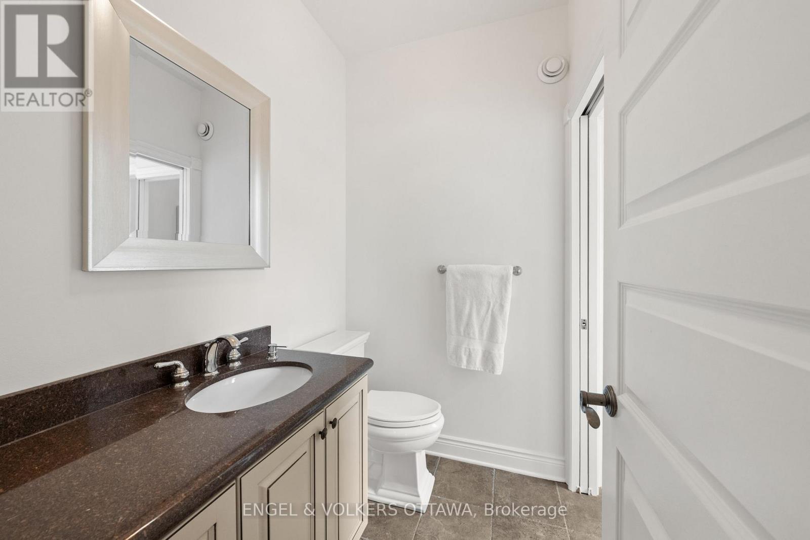 25 WINDING WAY - 24