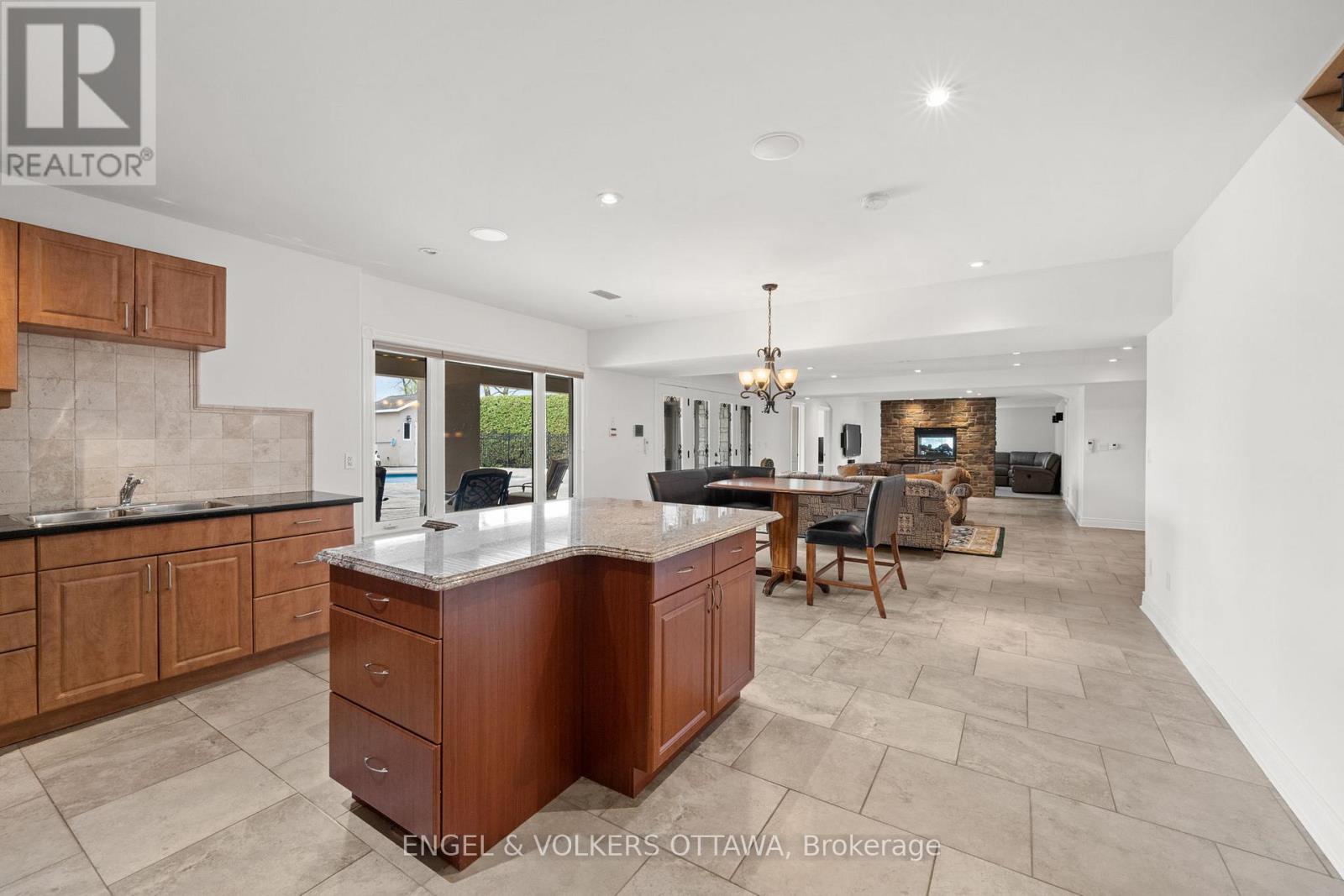 25 WINDING WAY - 27
