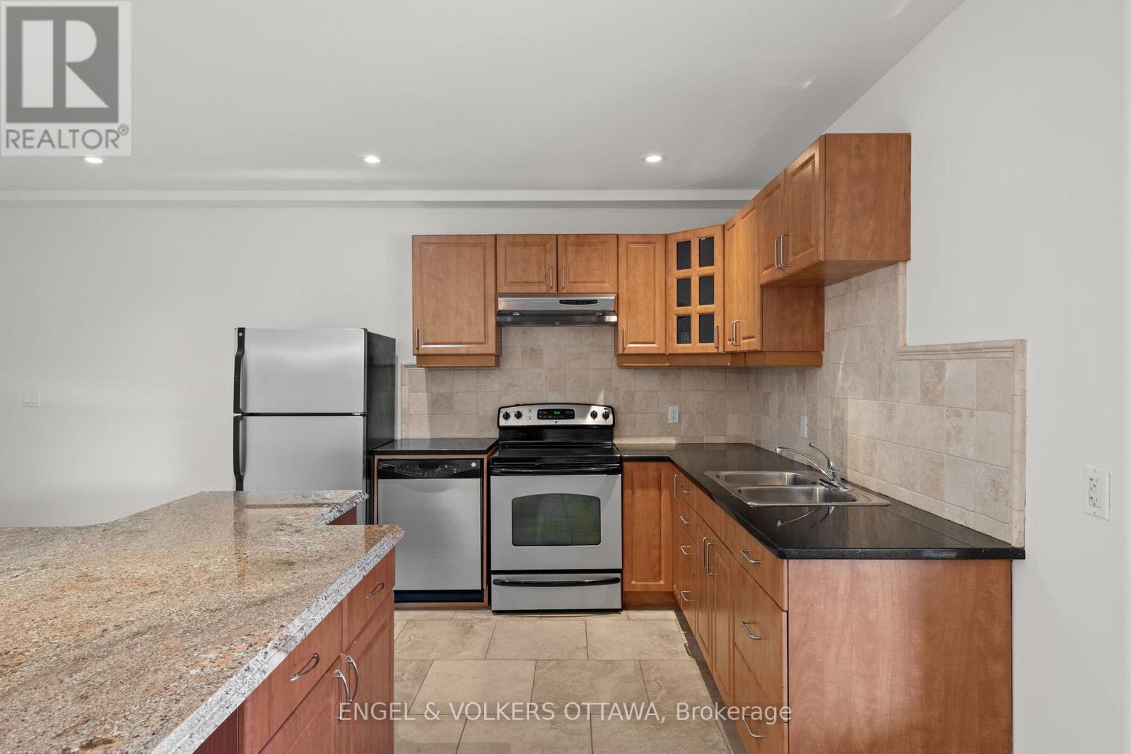 25 WINDING WAY - 28