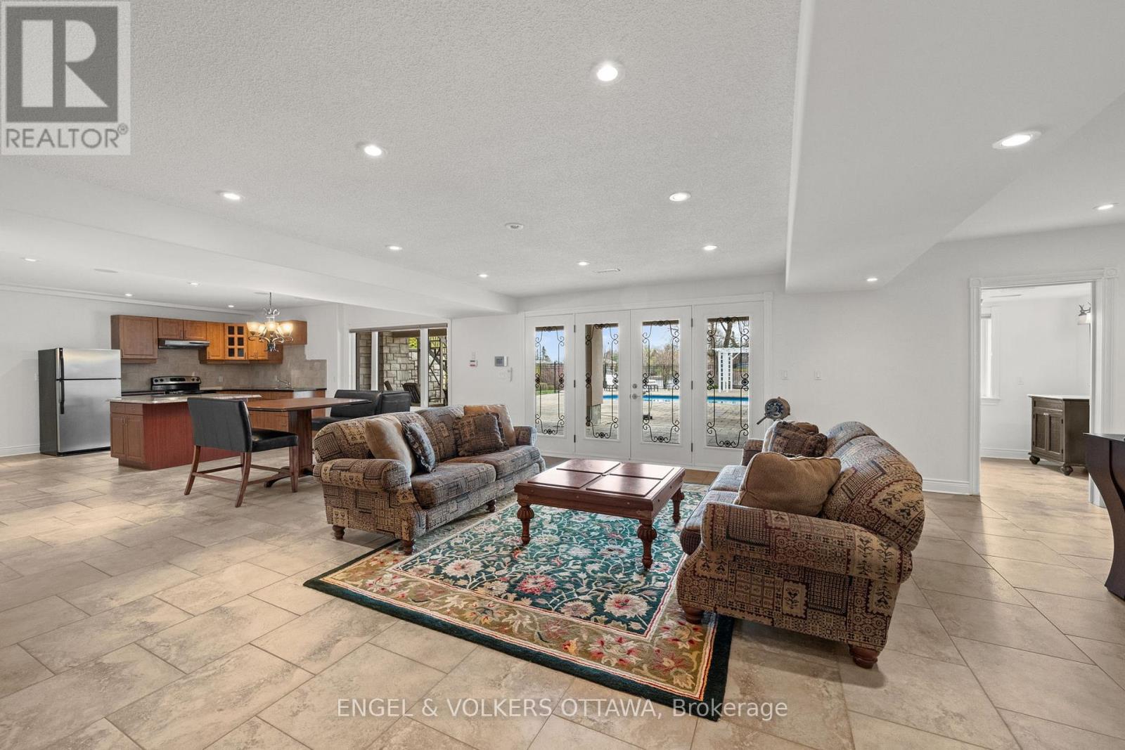 25 WINDING WAY - 29