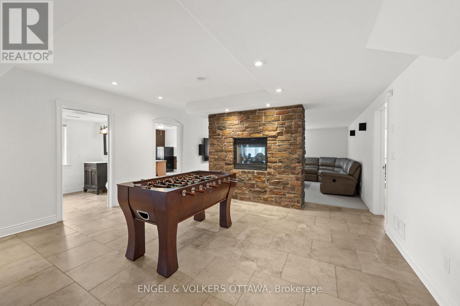 25 WINDING WAY - 31