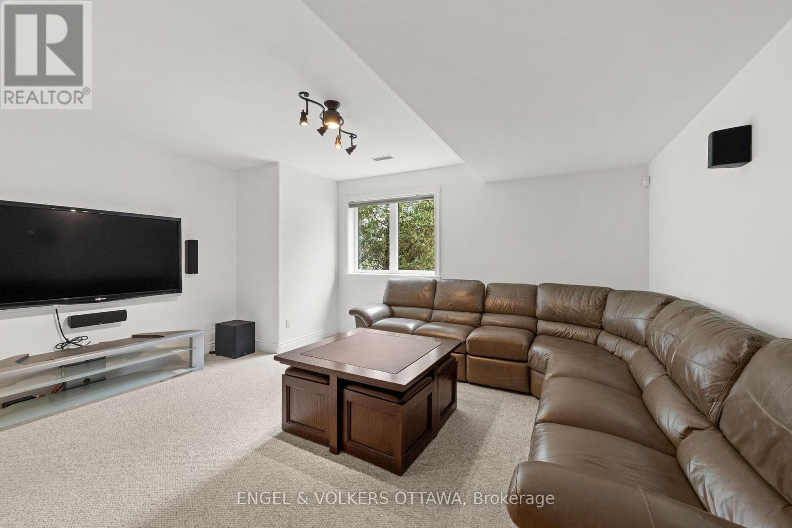 25 WINDING WAY - 32