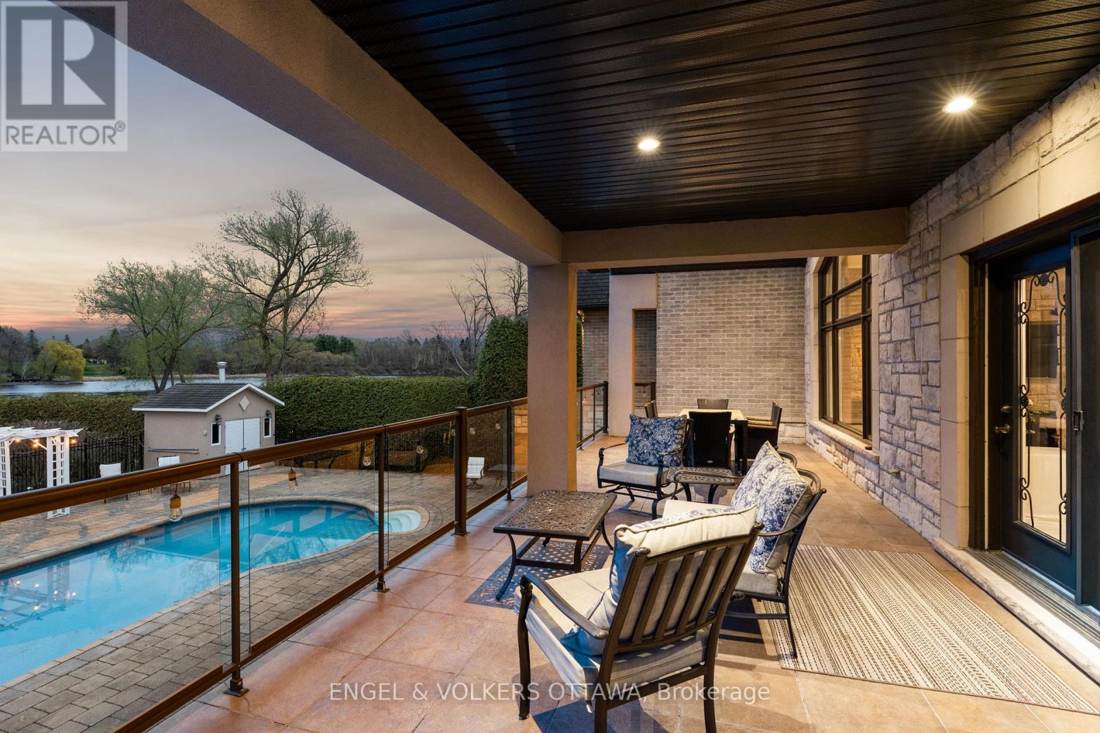 25 WINDING WAY - 43