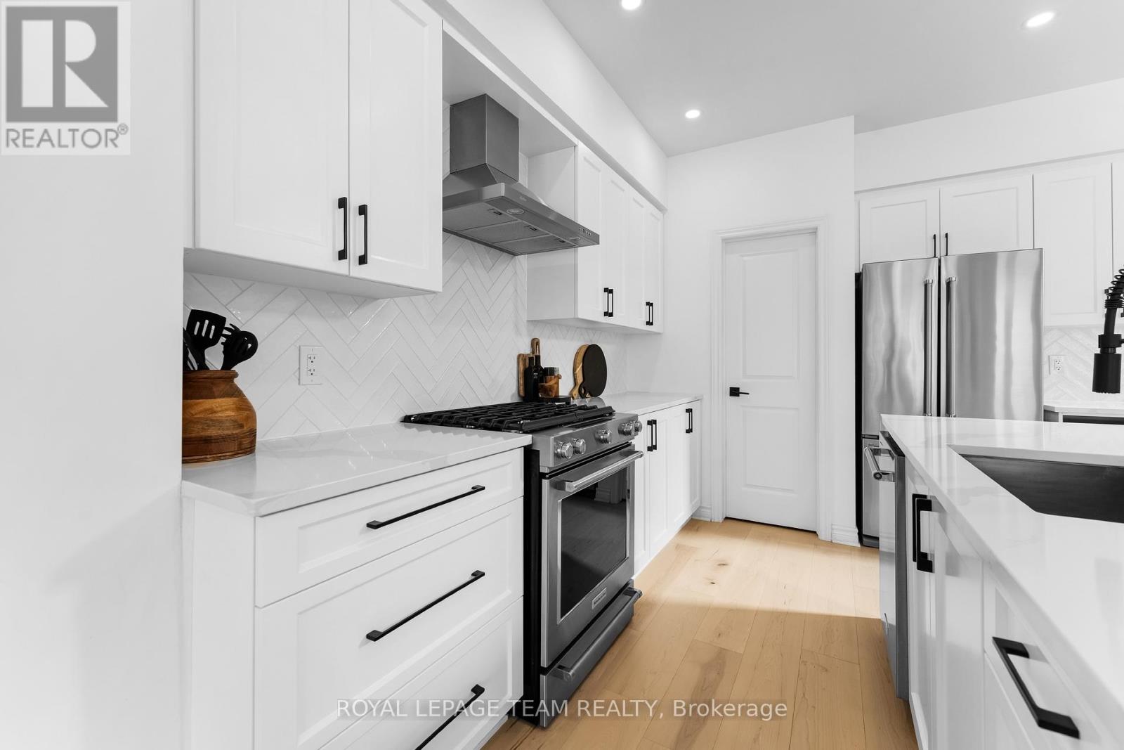 808 CHIPPING CIRCLE - 10