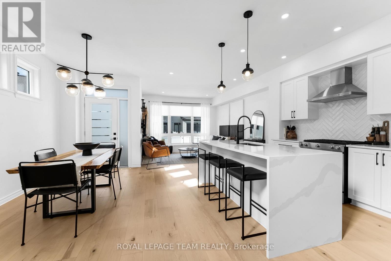 808 CHIPPING CIRCLE - 12
