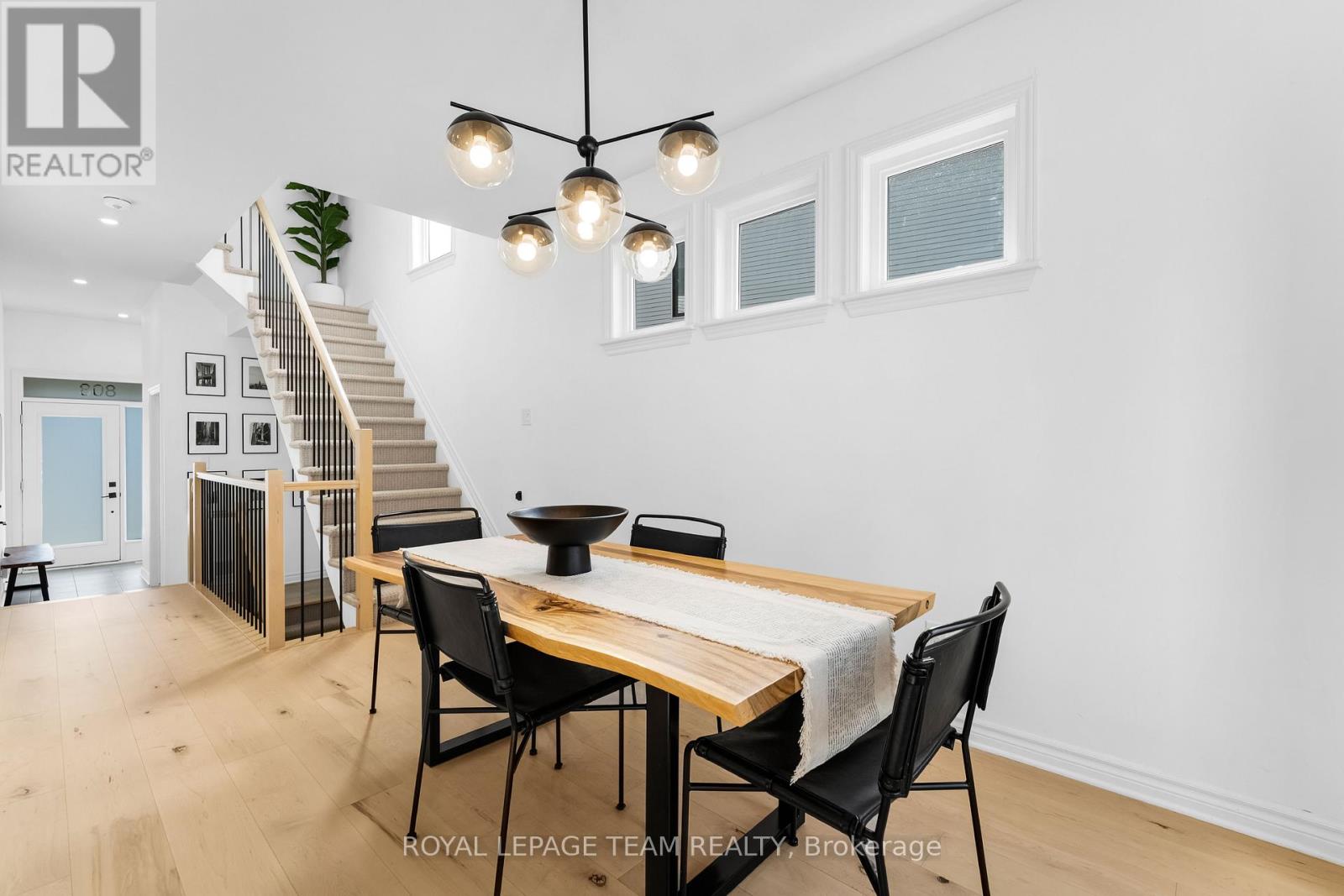 808 CHIPPING CIRCLE - 18