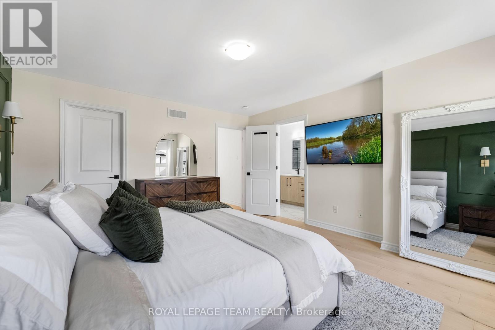 808 CHIPPING CIRCLE - 23