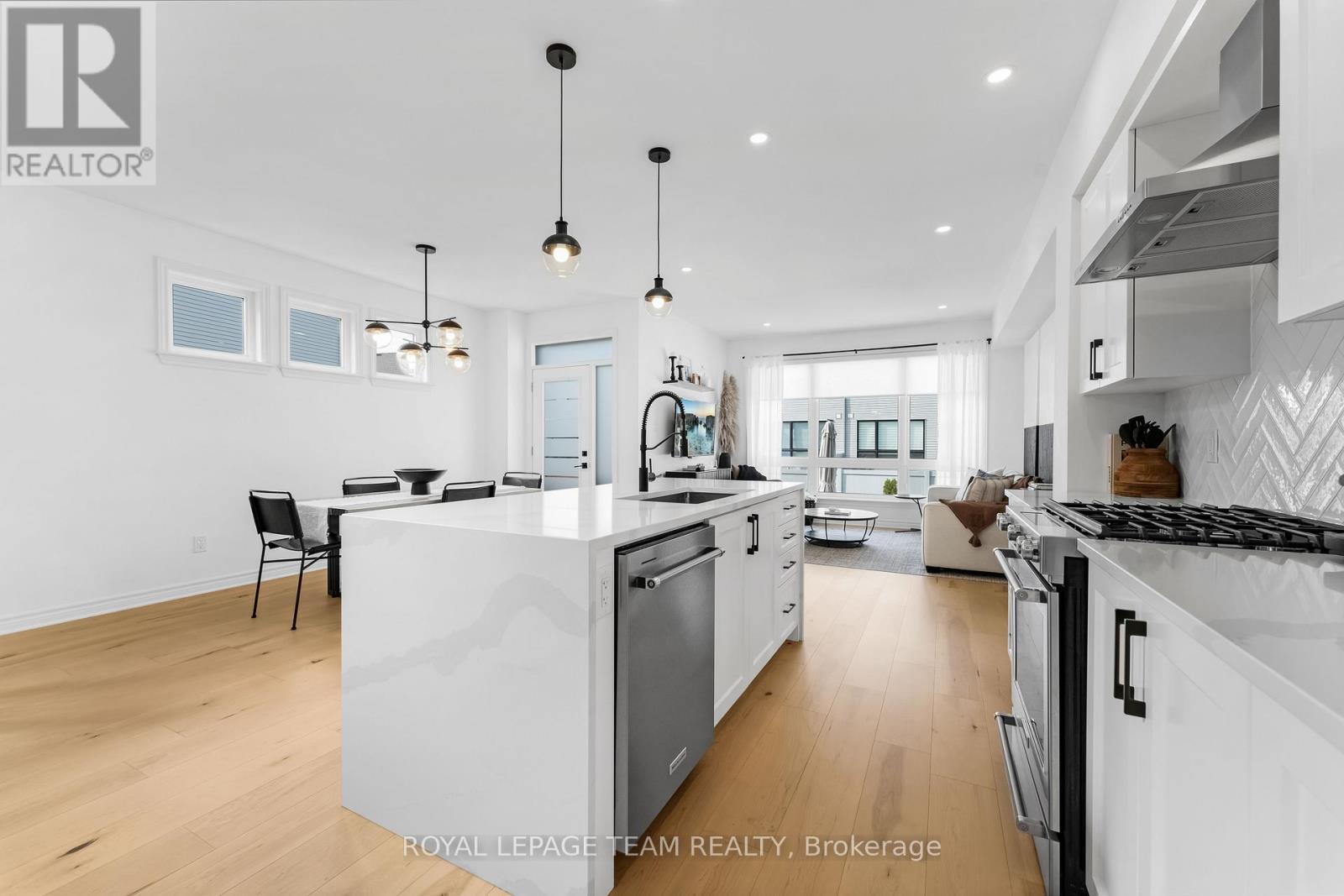 808 CHIPPING CIRCLE - 6