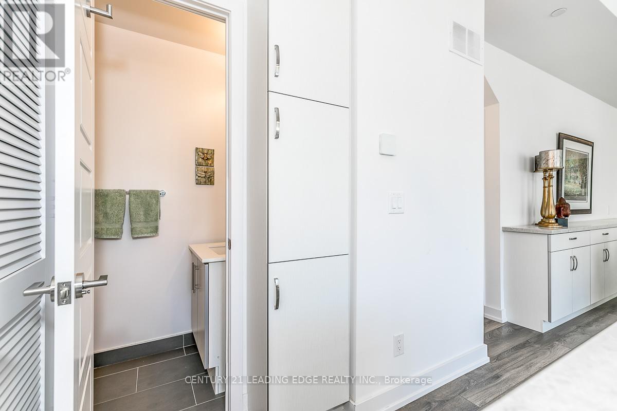 #97 303 BROWARD WAY - 18