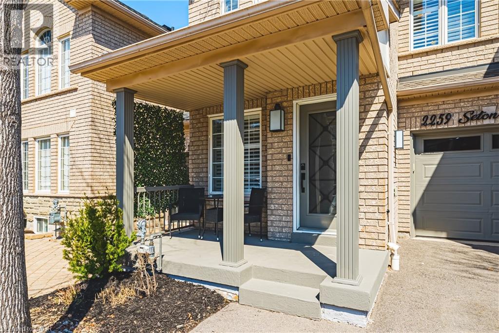 2259 SETON Crescent, Burlington, Ontario, L7L6Y4 — Photo 2