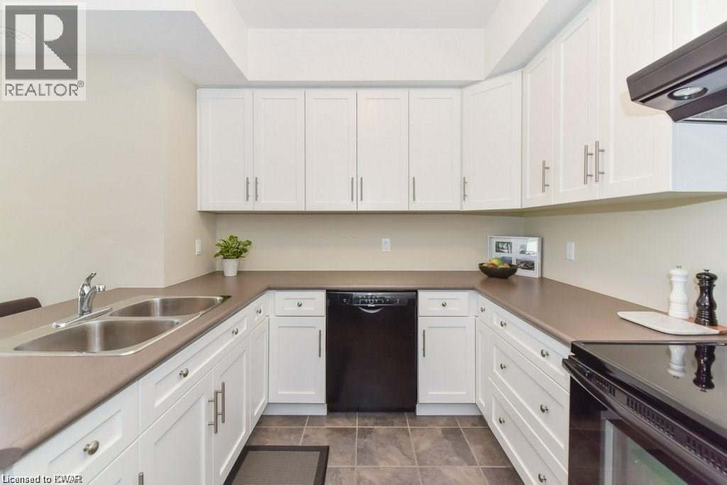 1112 FAIRWAY ROAD NORTH Road Unit# B, Kitchener, Ontario, N2A0J3 — Photo 5