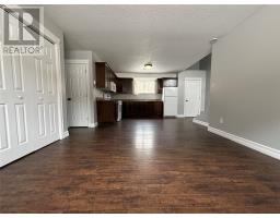 8 Ford Crescent thumbnail 17