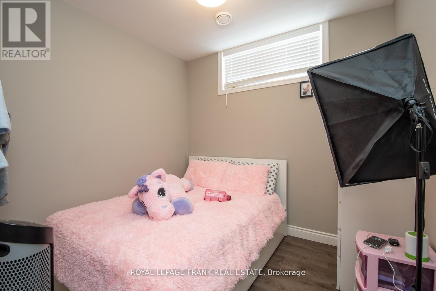 58 VIPOND ROAD - 18