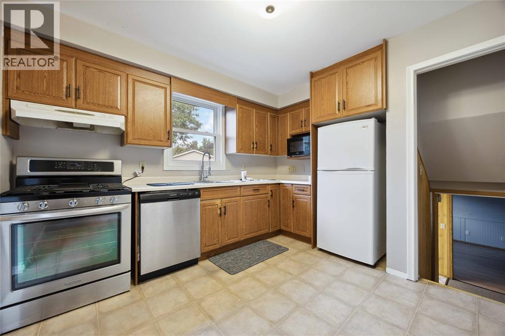 1060 Camelot CRESCENT, Sarnia, Ontario, N7S3L3 — Photo 10