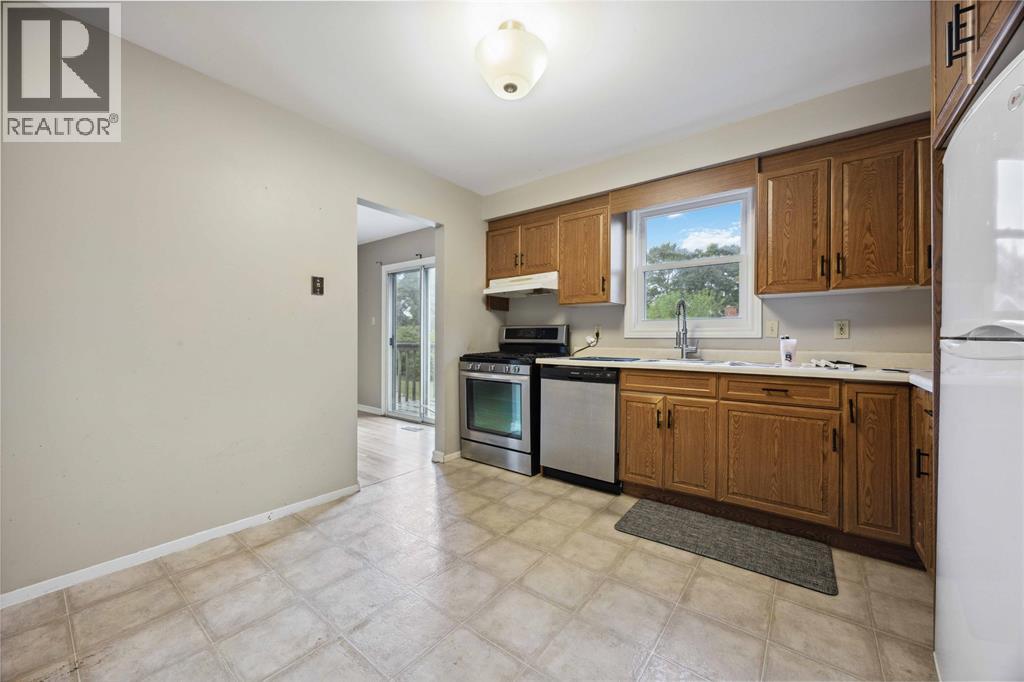 1060 Camelot CRESCENT, Sarnia, Ontario, N7S3L3 — Photo 11