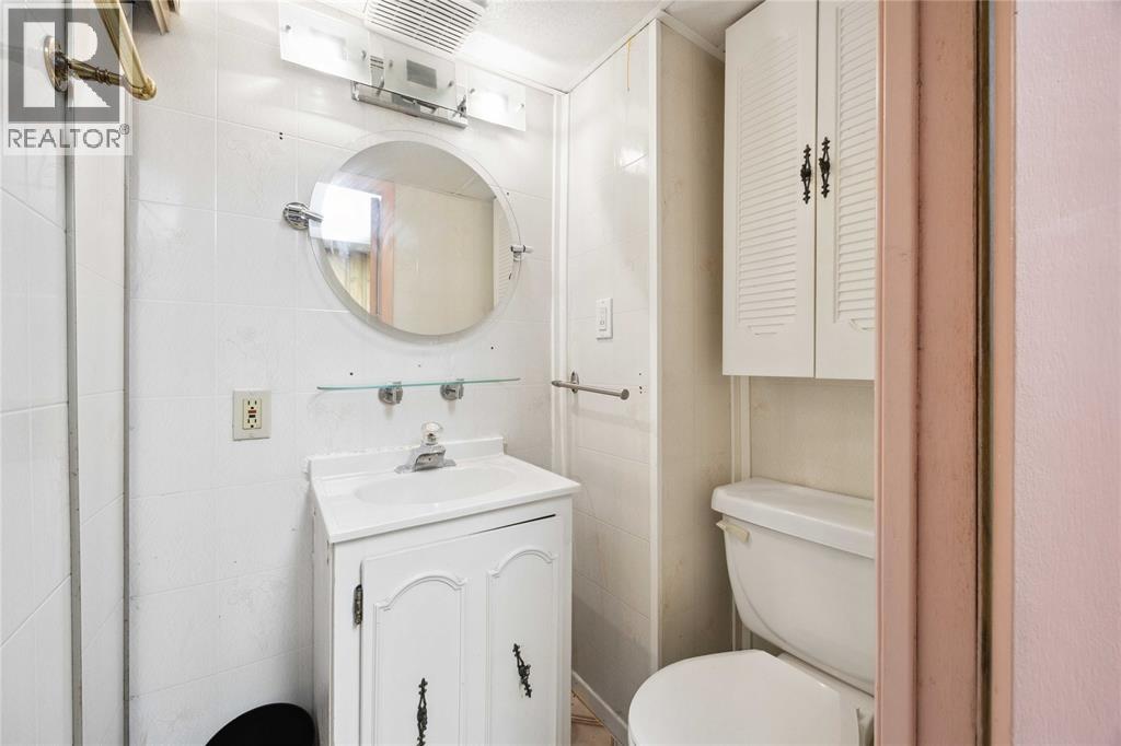 1060 Camelot CRESCENT, Sarnia, Ontario, N7S3L3 — Photo 22