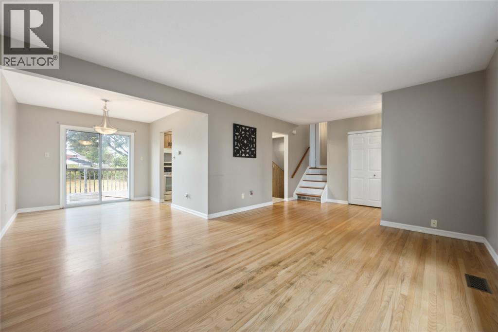 1060 Camelot CRESCENT, Sarnia, Ontario, N7S3L3 — Photo 6