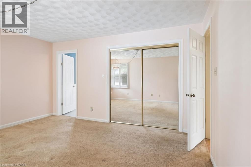 28 STRAUSS Court - 21