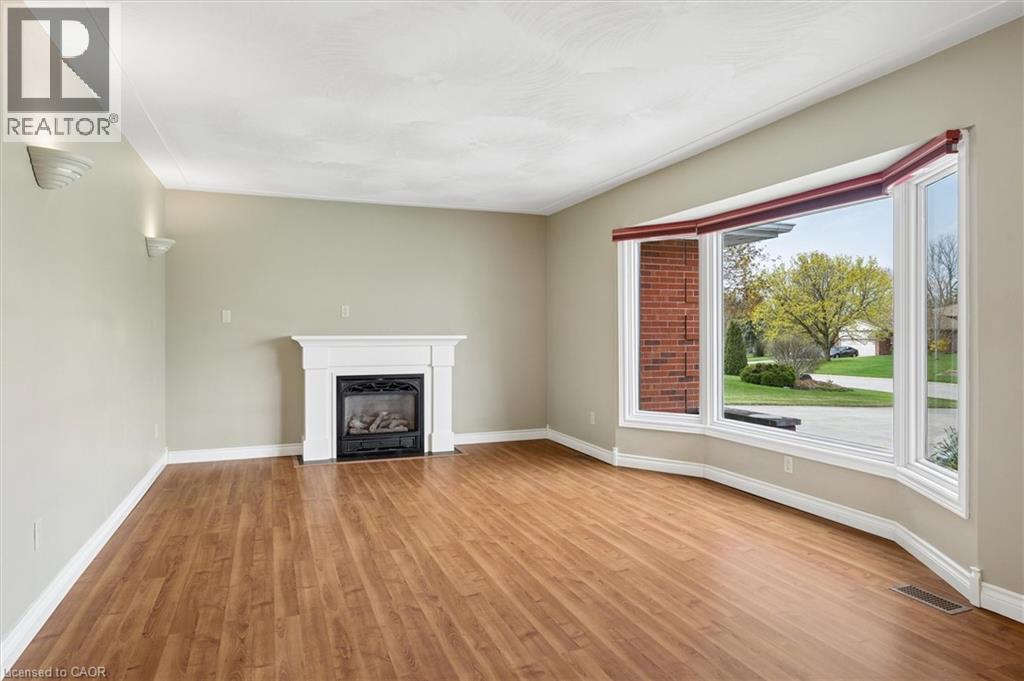 28 STRAUSS Court - 8