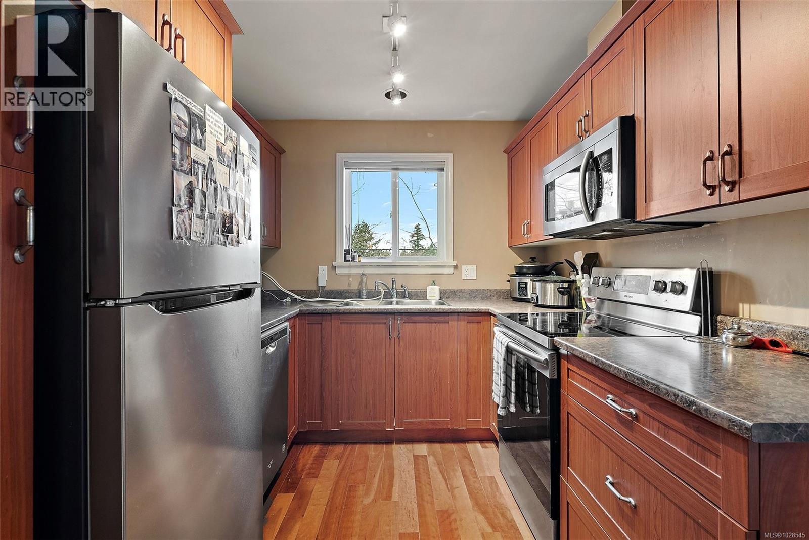 #306 655 Goldstream Ave - 7