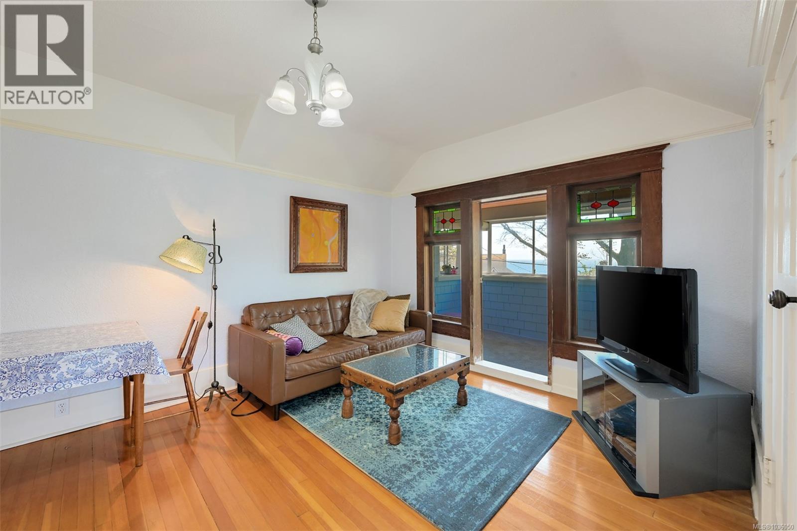  1802 Hollywood Crescent, Victoria