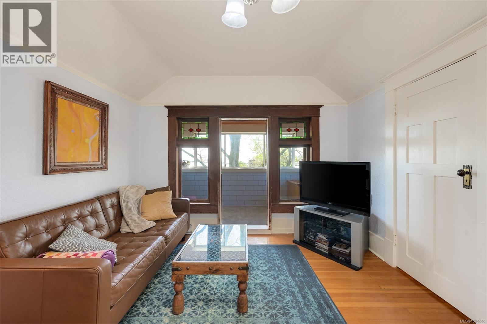 1802 Hollywood Cres - 47