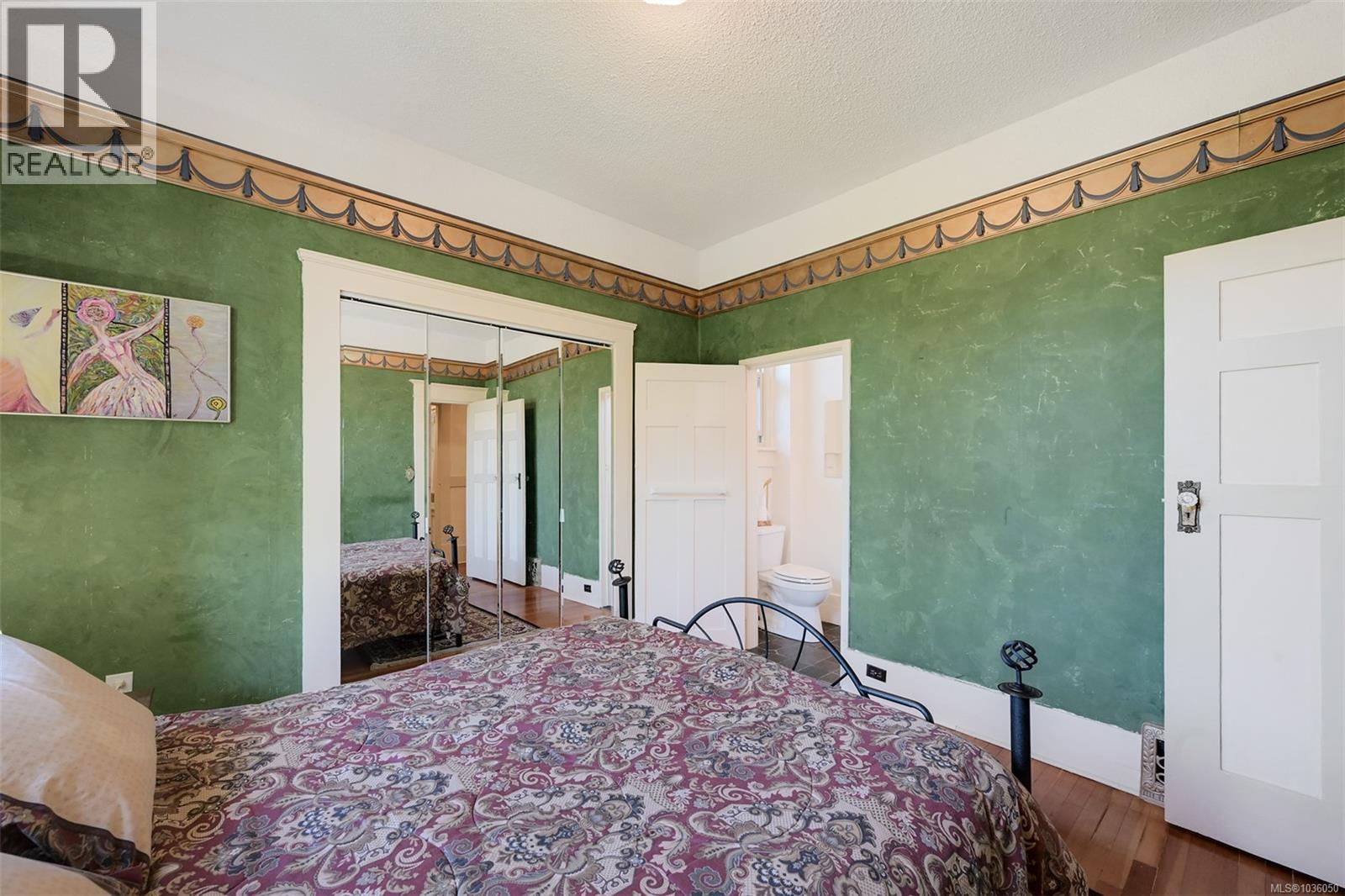 1802 Hollywood Cres - 31