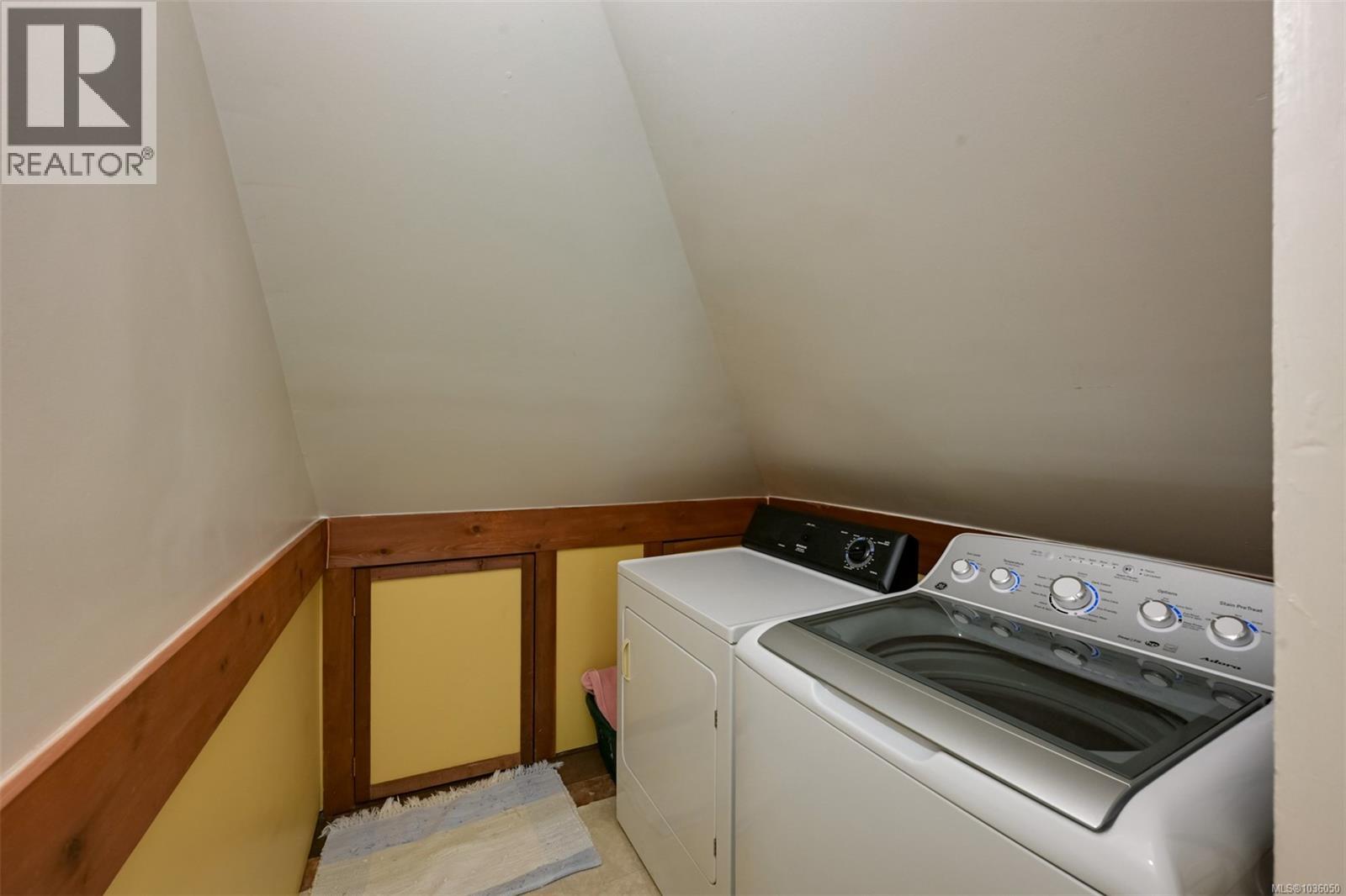 1802 Hollywood Cres - 58