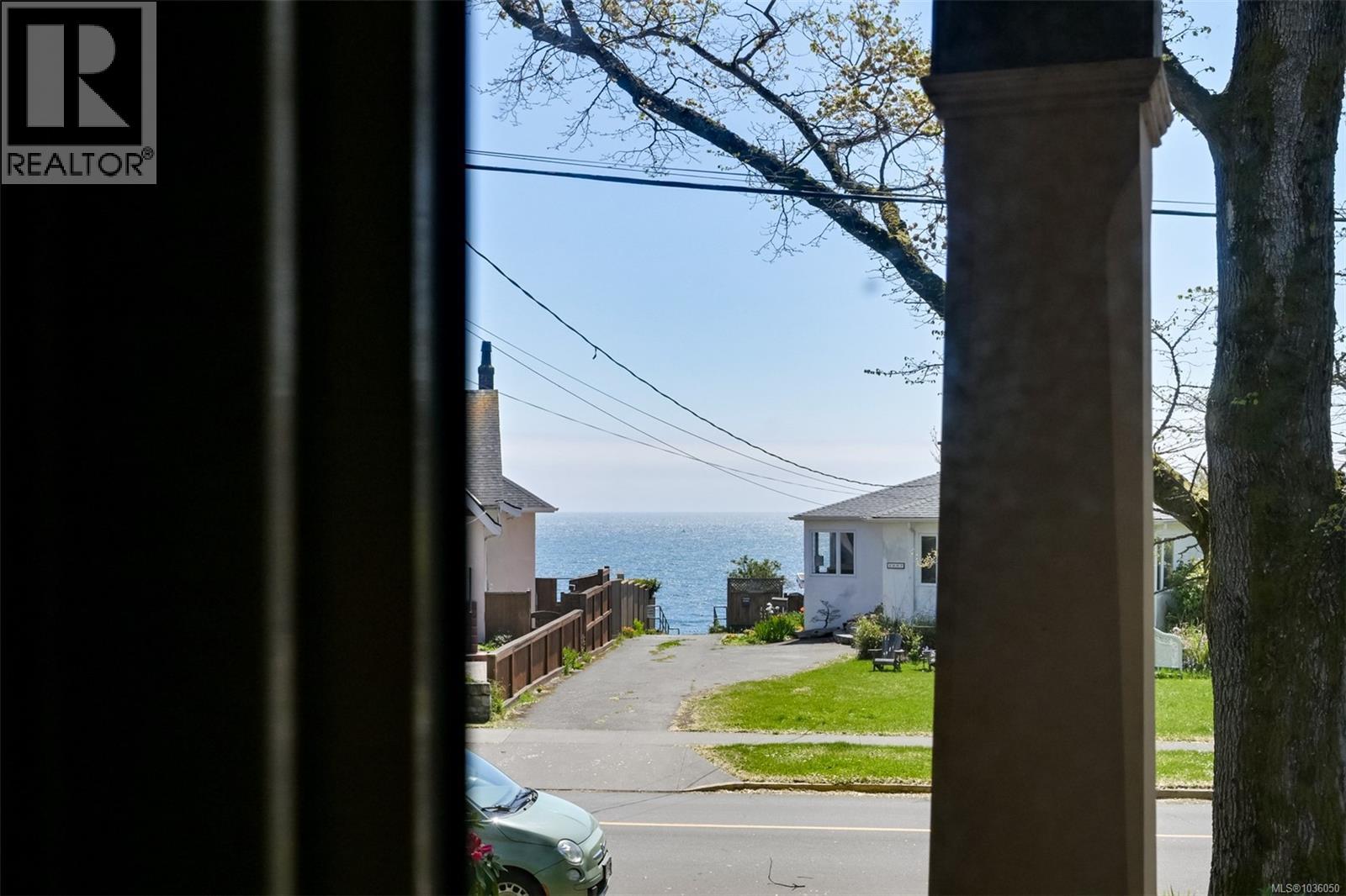 1802 Hollywood Cres - 16