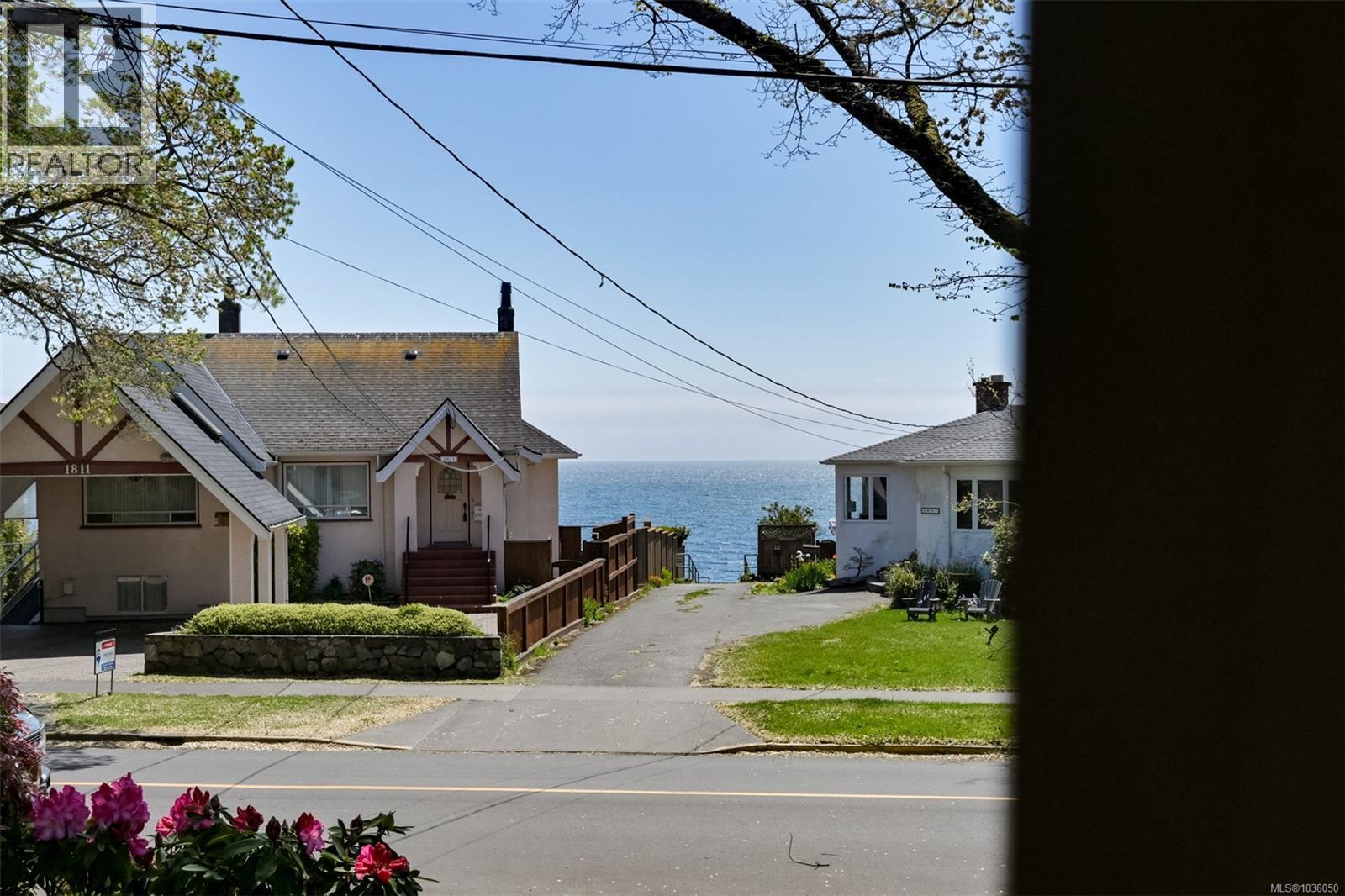  1802 Hollywood Crescent, Victoria