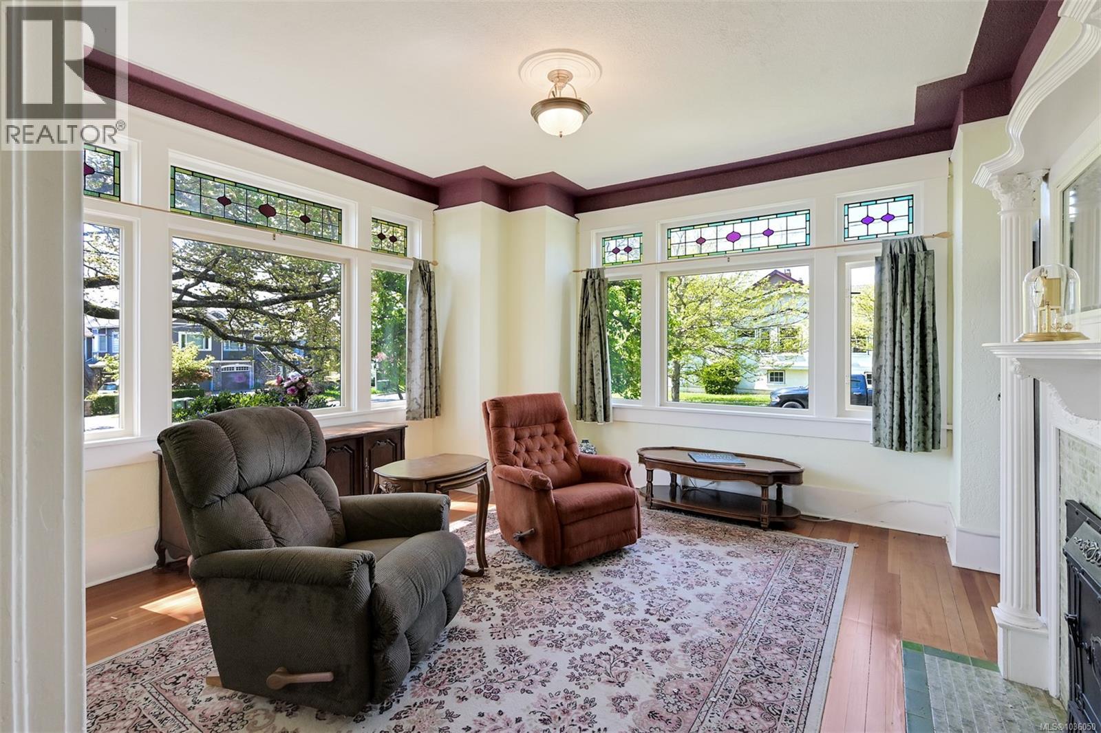 1802 Hollywood Cres - 13