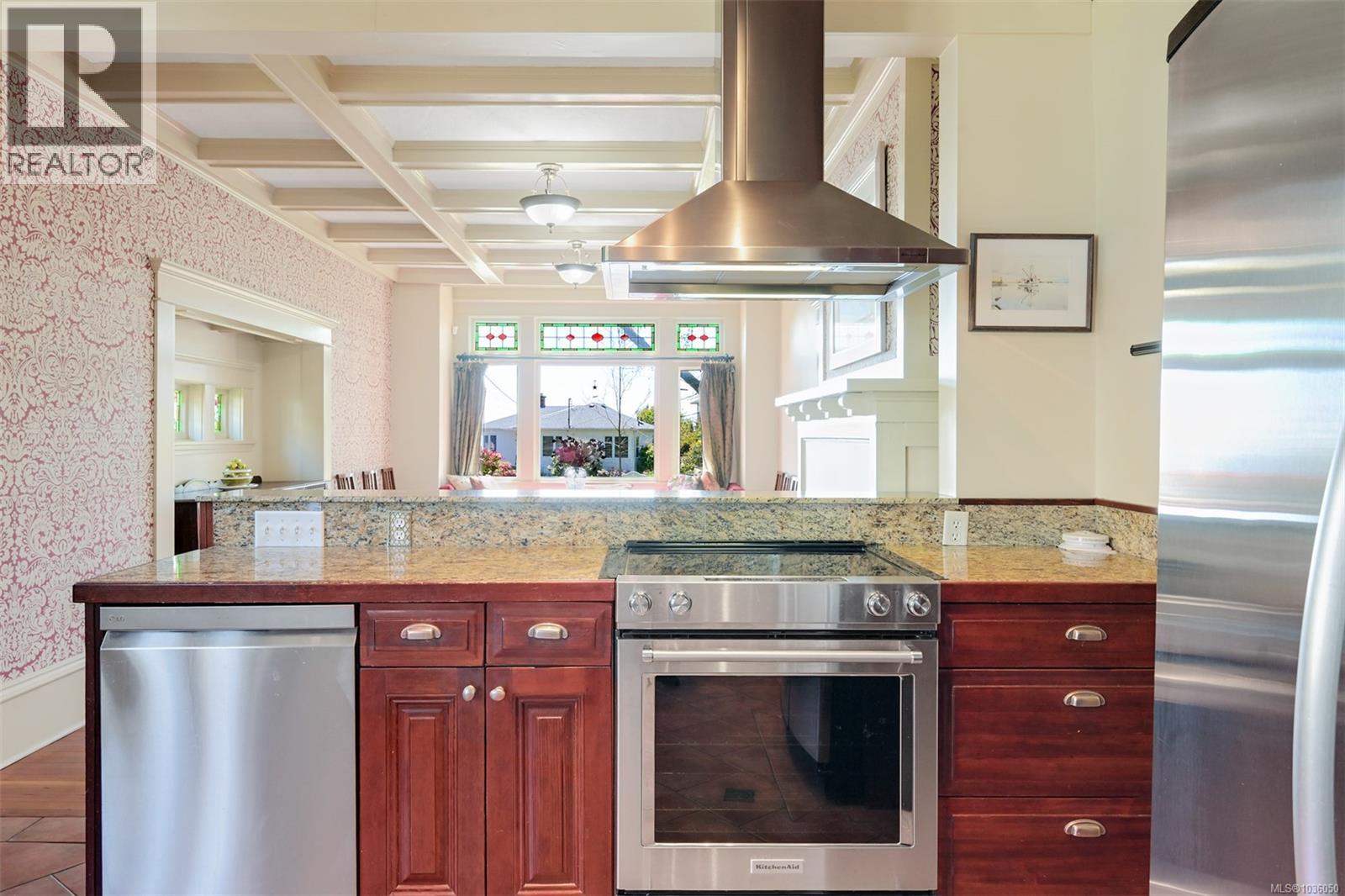  1802 Hollywood Crescent, Victoria