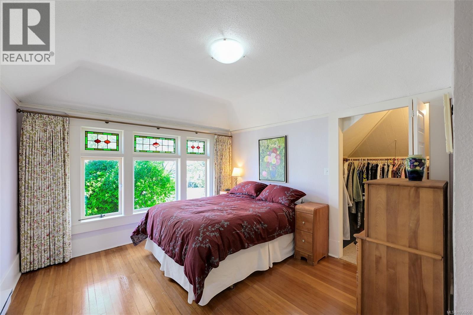  1802 Hollywood Crescent, Victoria