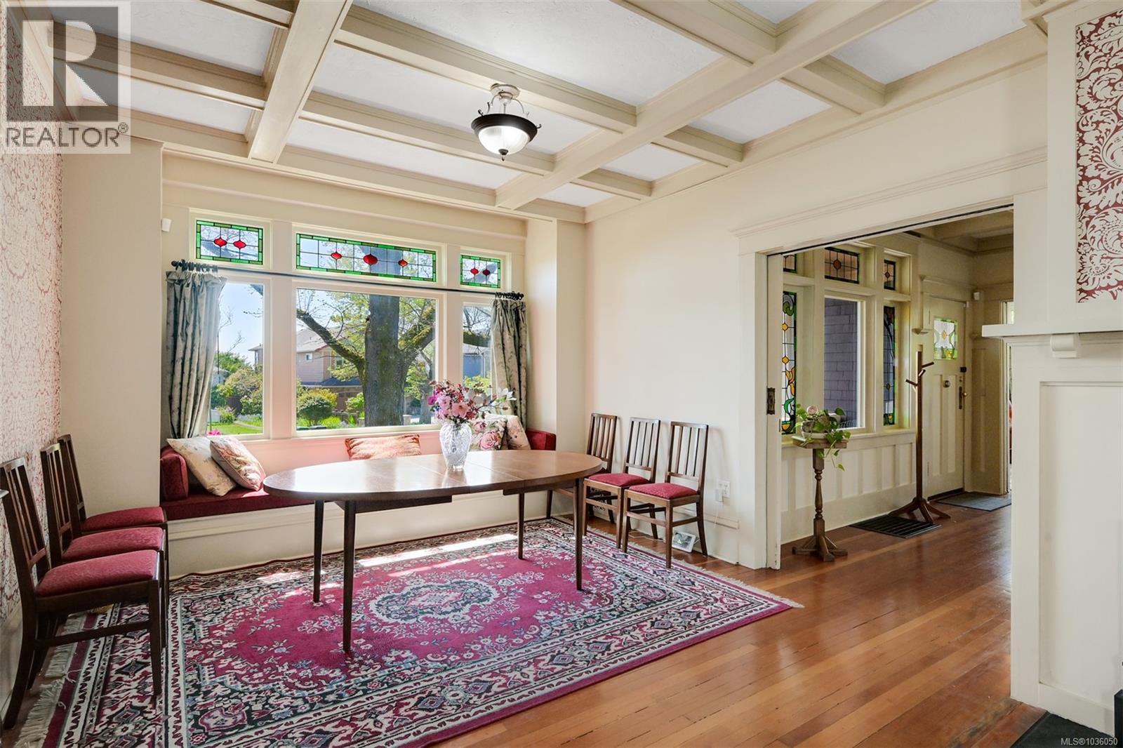  1802 Hollywood Crescent, Victoria