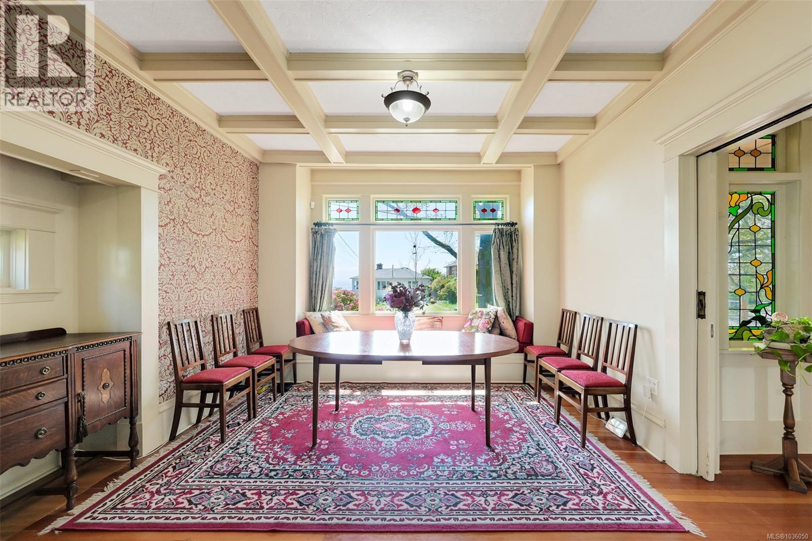  1802 Hollywood Crescent, Victoria