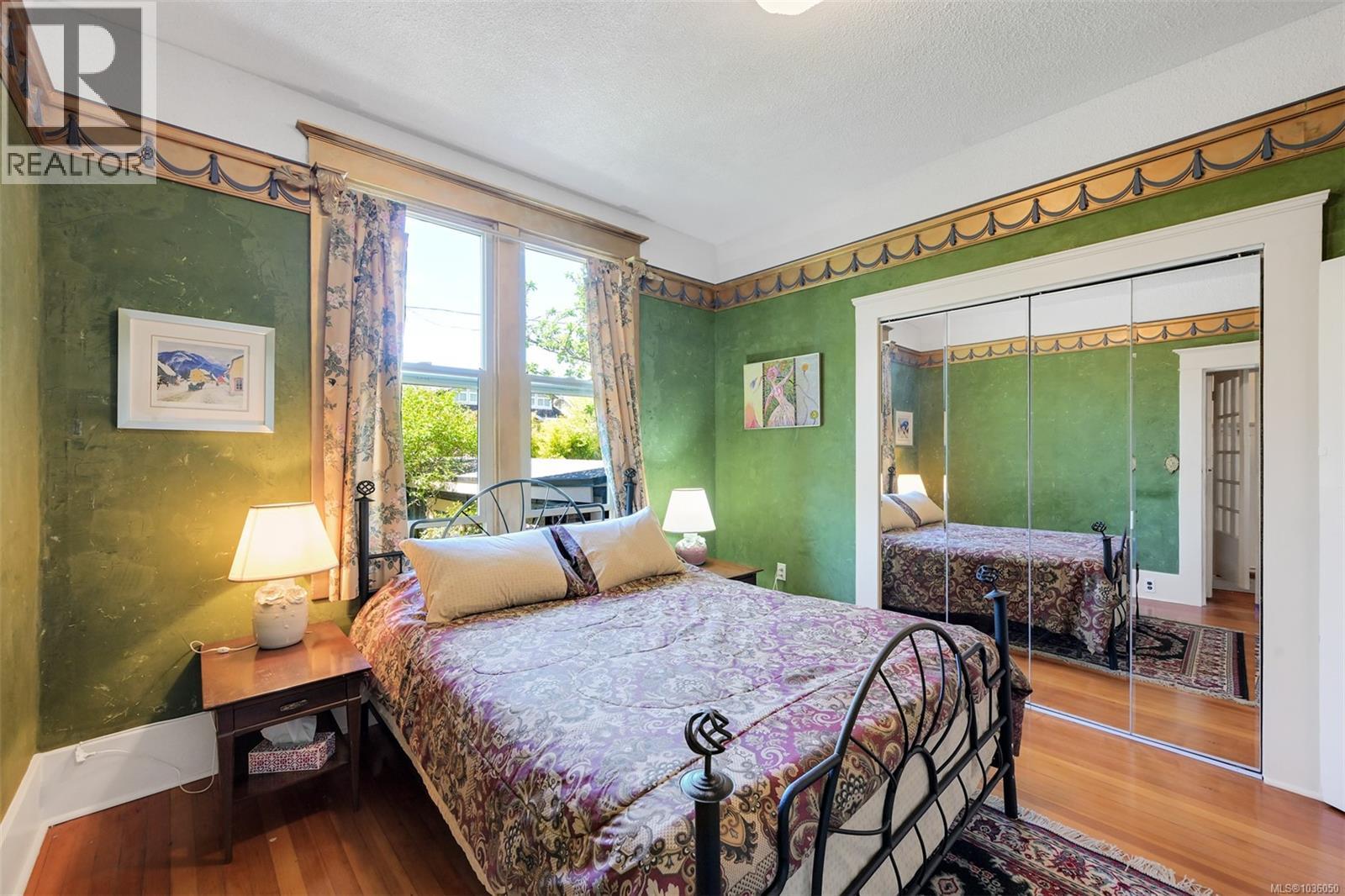  1802 Hollywood Crescent, Victoria