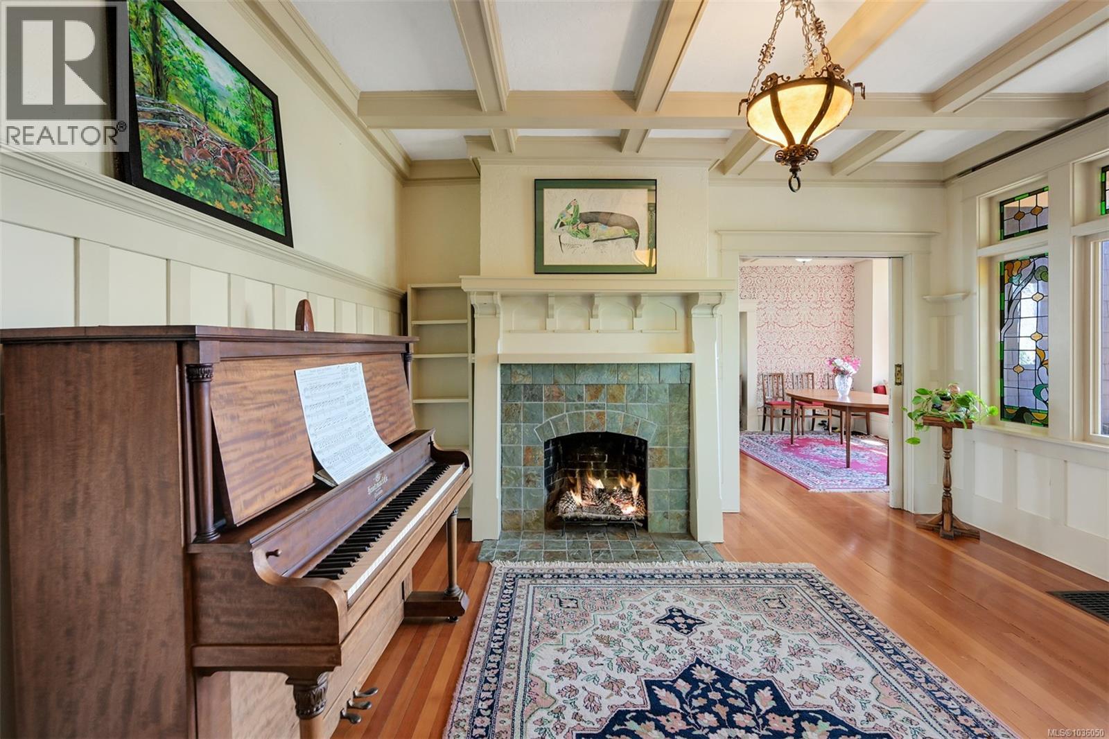 1802 Hollywood Cres - 12