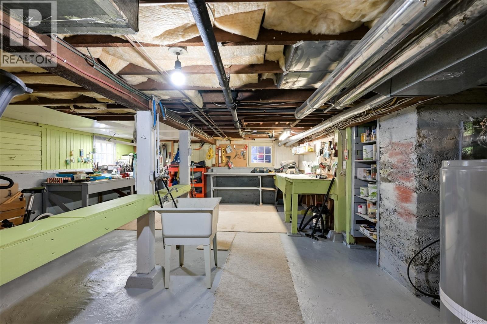  1802 Hollywood Crescent, Victoria
