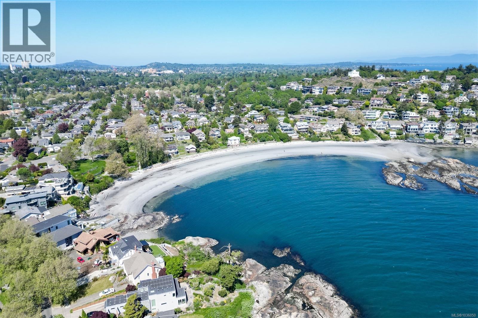  1802 Hollywood Crescent, Victoria
