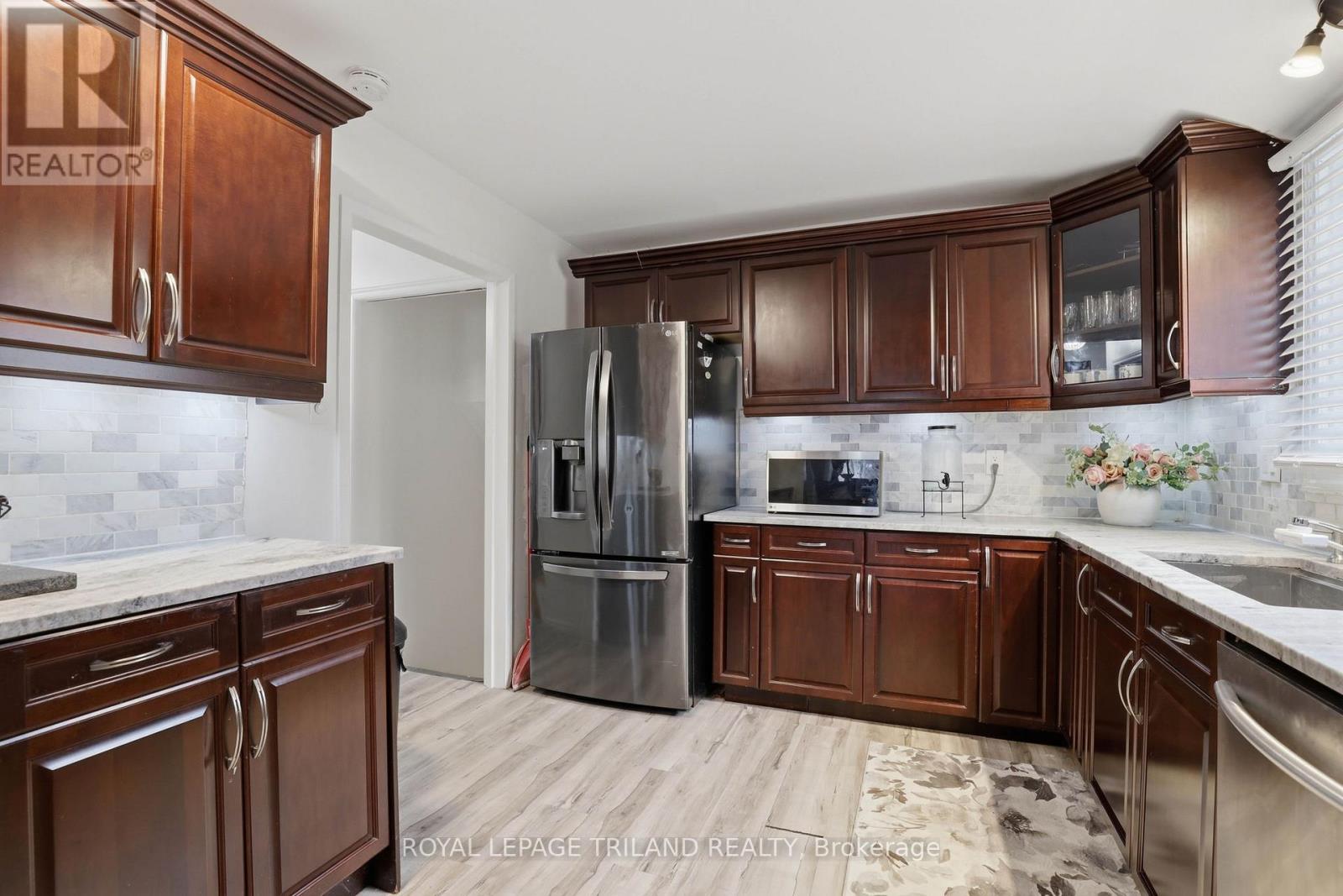 18 TUMBLEWEED CRESCENT - 15